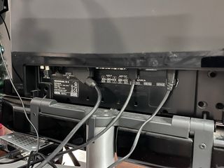 Televisión Loewe Negra y Plateada con mando