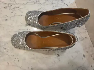 Zapatos tacón glitter plata.