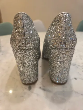 Zapatos tacón glitter plata.