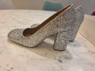 Zapatos tacón glitter plata.