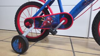 Bicicleta Infantil Spider-Man 16 con ruedines