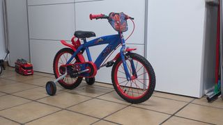 Bicicleta Infantil Spider-Man 16 con ruedines