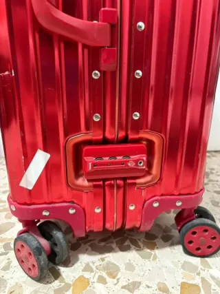 Maleta Supreme x Rimowa Roja