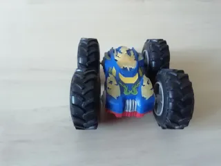 Macchina giocattolo rossa e blu Reversibile