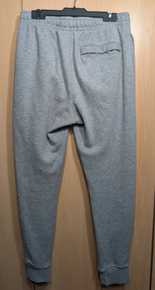 Pantalones vaqueros zara y pantalon de chandal gri