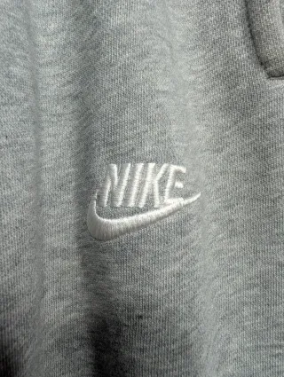 Pantalones vaqueros zara y pantalon de chandal gri