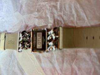 Reloj Lotus Elegante Plata y Blanco