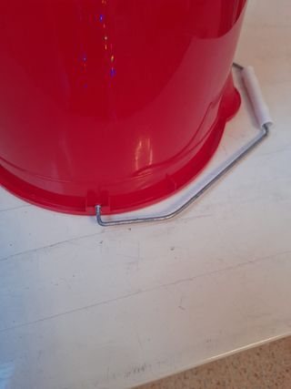 Secchio graduato 10 Litri con beccuccio - Rosso