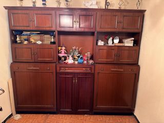 Mueble de madera con 2 camas