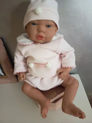 Muñeca bebé realista