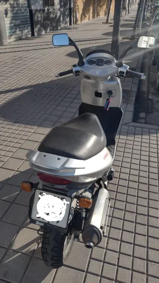 Aprilia Leonardo 150 Scooter