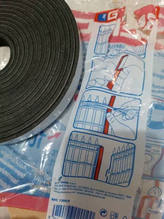 Guarnizione adesiva multiuso nera a cellule chiuse