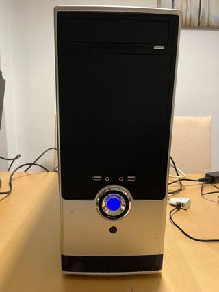 Torre Pentium 2.8 GHz +/- teclado hp USB