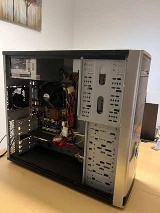 Torre Pentium 2.8 GHz +/- teclado hp USB