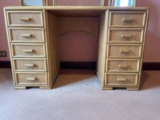 Tocador de mimbre con espejo