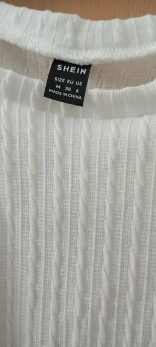 Top blanco con flecos