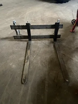 Tractor Massey Ferguson 8240 con pala.