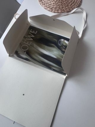 Bandolera Loewe Beige con Diseño Floral