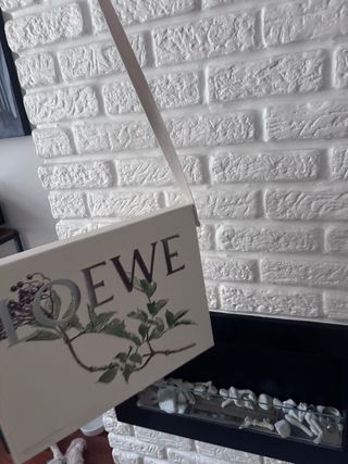 Bandolera Loewe Beige con Diseño Floral