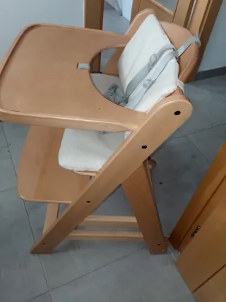 Trona de madera y hamaca incluida para bebé