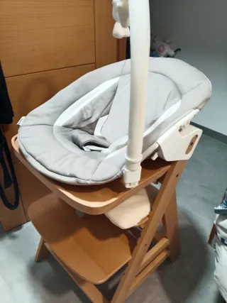 Trona de madera y hamaca incluida para bebé