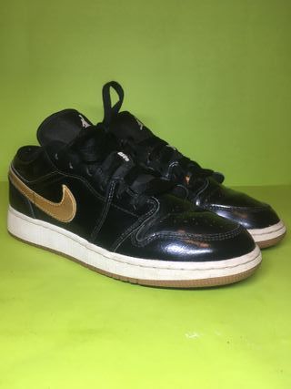 Nike Air Jordan 1 Low Negro Dorado