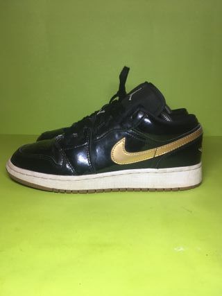 Nike Air Jordan 1 Low Negro Dorado