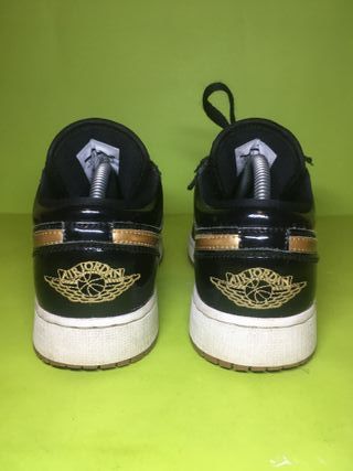 Nike Air Jordan 1 Low Negro Dorado