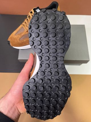 New Balance 327 bege castanho .