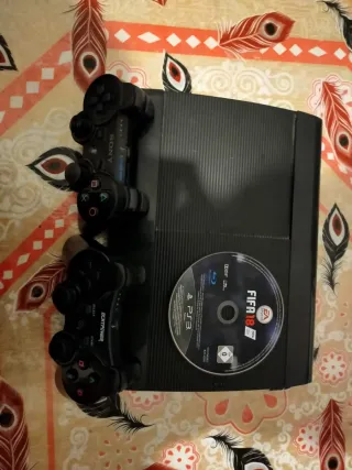 PS3 SUPER SLIM NEGRA + FIFA 18