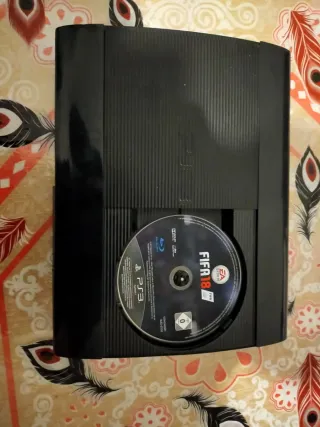 PS3 SUPER SLIM NEGRA + FIFA 18