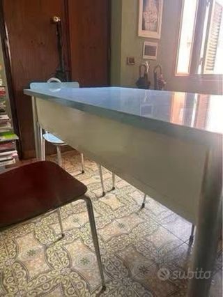 Tavolo e sedie anni '60