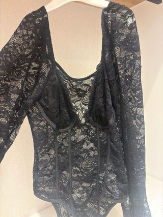 Body de encaje negro manga larga