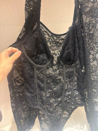Body de encaje negro manga larga