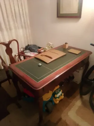 Mesa escritorio y silla madera piel