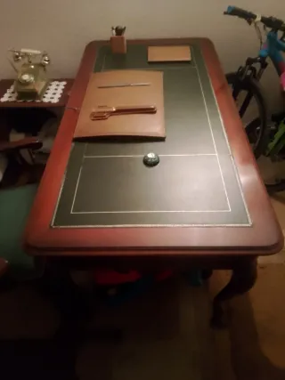 Mesa escritorio y silla madera piel