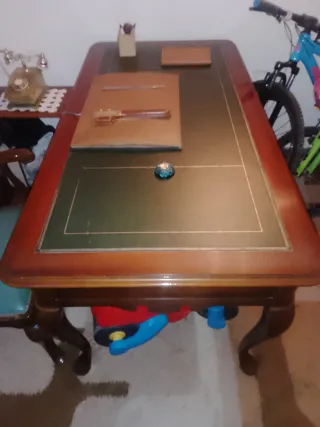 Mesa escritorio y silla madera piel