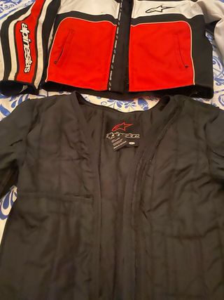 Chaqueta de moto Alpinestars roja y negra