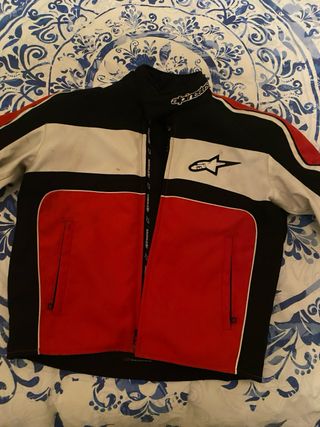 Chaqueta de moto Alpinestars roja y negra