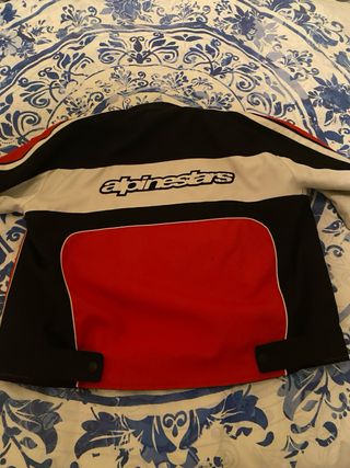 Chaqueta de moto Alpinestars roja y negra