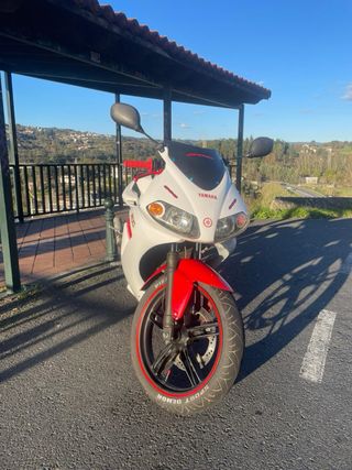 Yamaha TZR Roja y Blanca