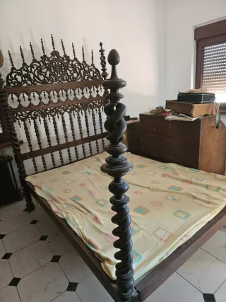Cama barroca tallada en madera