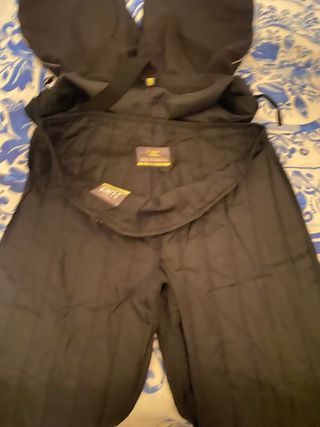 Pantalón de moto negro con tirantes