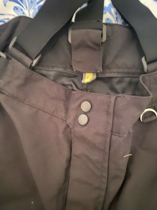 Pantalón de moto negro con tirantes