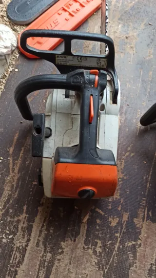 Motosierra Stihl MS 200T profesional.