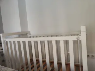 Cuna blanca de madera