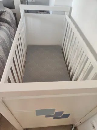 Cuna blanca de madera