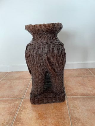 Mesita Elefante Mimbre Años 70