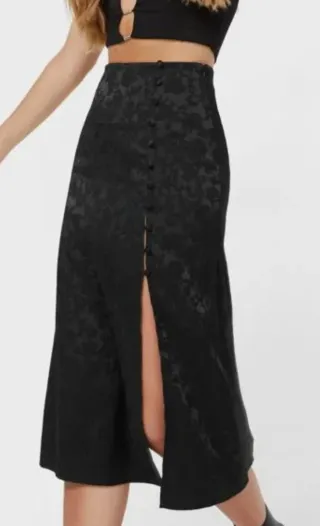 STRADIVARIUS - Falda negra satinada