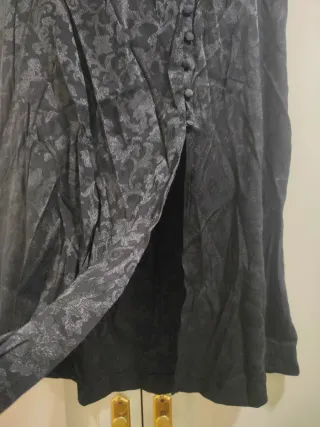 STRADIVARIUS - Falda negra satinada